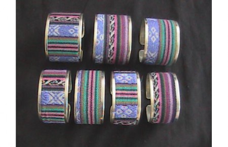 Brazaletes de alpaca con aguayos