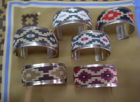 Pulseras de alpaca con guarda pampa